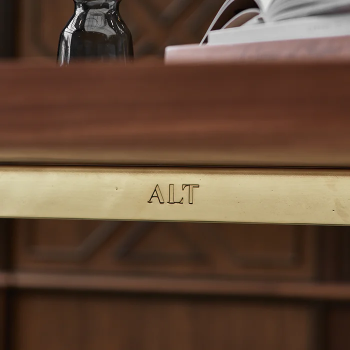 Alt — Branding